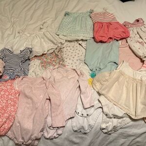 17 piece baby Gap bundle 6-12 months